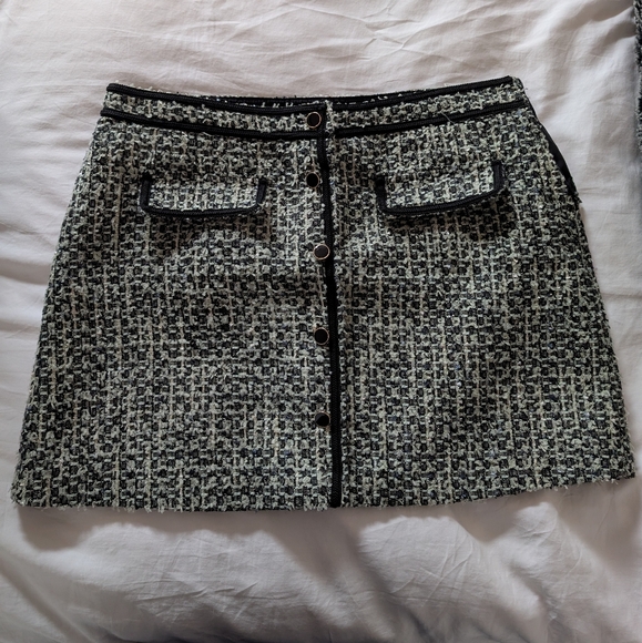 Tweed Skirt With Trim And Button - Picture 2 of 4
